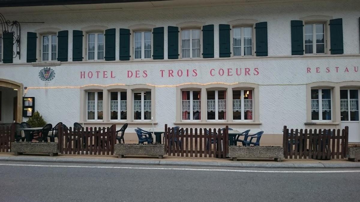 Hotel-Restaurant Des 3 Coeurs Vaulion Exterior photo